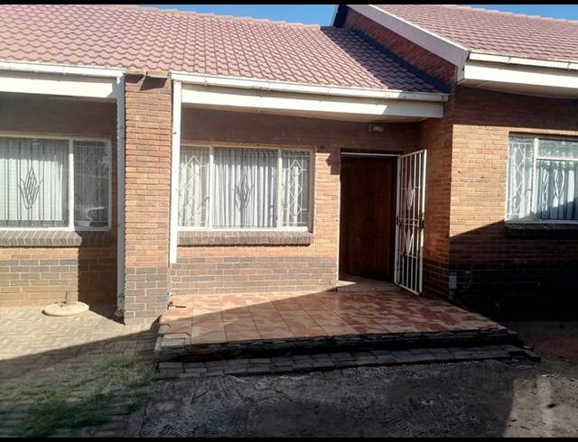3 BEDROOM HOUSE FOR SALE IN DUBE